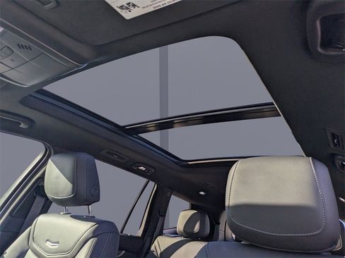 Used 2025 Cadillac XT6 Luxury image 23