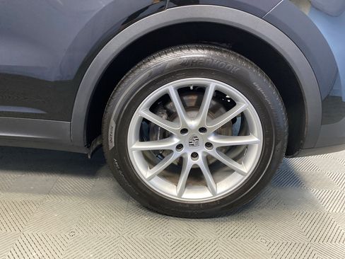 Used 2024 Porsche Cayenne image 35