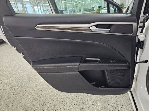 Used 2019 Ford Fusion SE FWD image 28