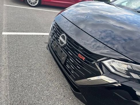 Used 2025 Nissan Sentra SR w/ SR Premium Package FWD image 7