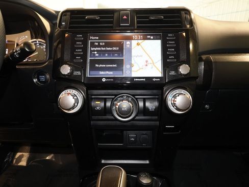 Used 2020 Toyota 4Runner TRD Off-Road Premium w/ Moonroof Package AWD/4WD image 17