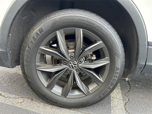 Used 2022 Volkswagen Tiguan SE image 27