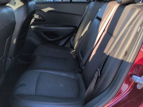 Used 2022 Chevrolet Trax LT w/ LT Convenience Package image 22