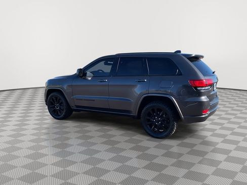 Used 2017 Jeep Grand Cherokee Altitude image 5