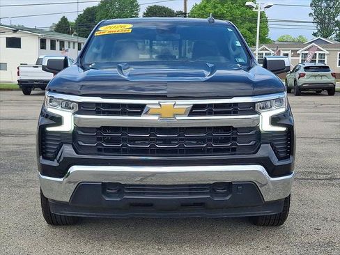 Used 2026 Chevrolet Silverado 1500 LT w/ Convenience Package II AWD/4WD image 3