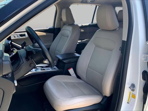 Used 2022 Ford Explorer Limited w/ Equipment Group 301A RWD image 8