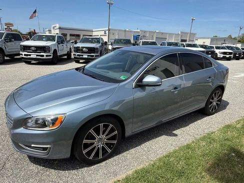 Used 2018 Volvo S60 T5 Inscription image 9