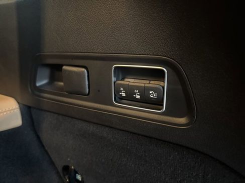 Used 2024 Mercedes-Benz GLS 580 4MATIC image 40