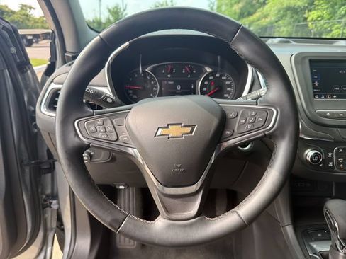 Used 2024 Chevrolet Equinox LT AWD/4WD image 17