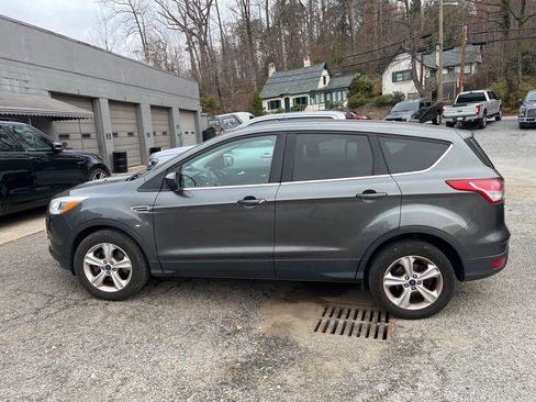 Used 2015 Ford Escape SE image 10