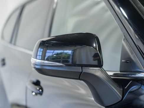 Used 2022 Toyota Highlander XLE AWD/4WD image 15