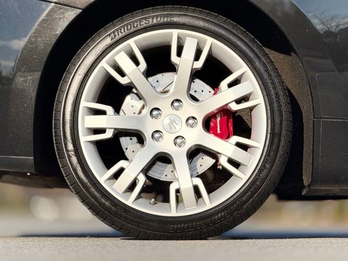 Used 2013 Maserati GranTurismo Sport image 19