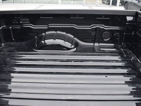 Used 2025 Nissan Frontier SV image 5