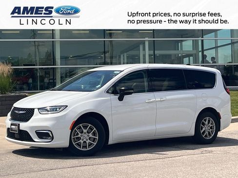 Used 2024 Chrysler Pacifica Touring-L FWD image 1
