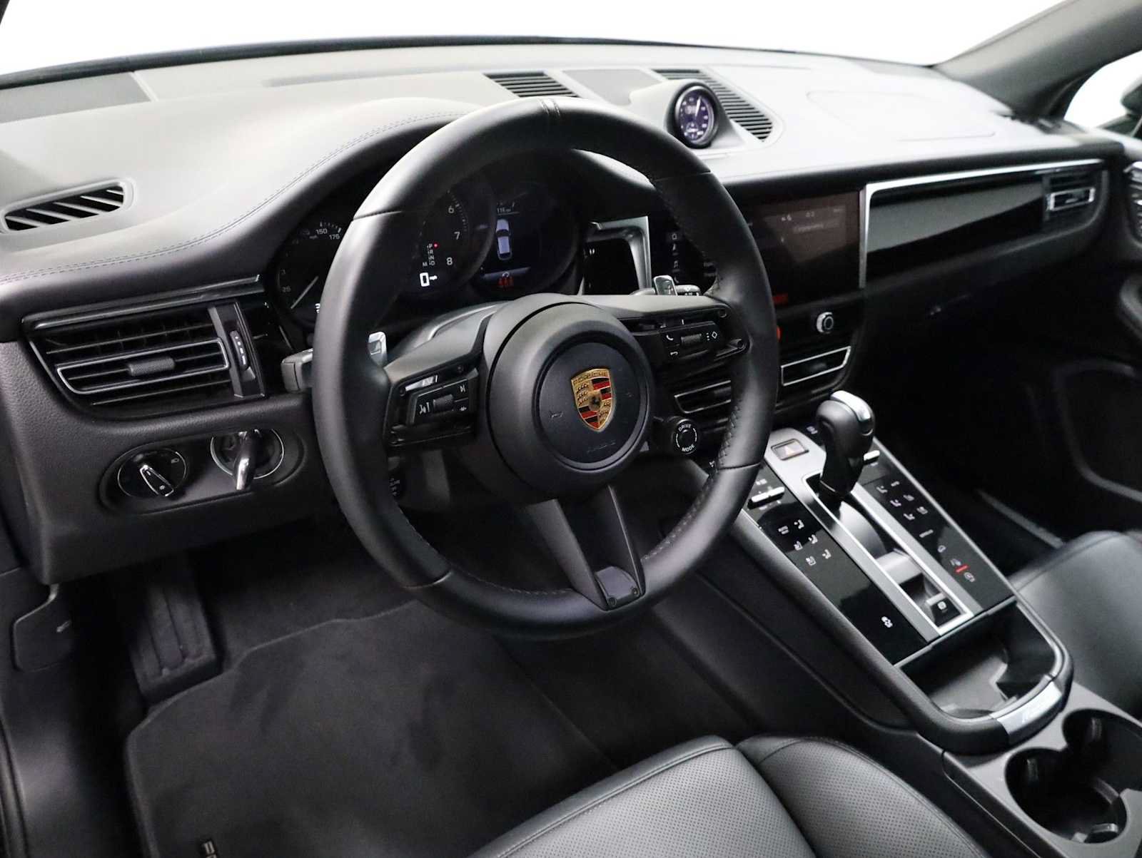 Used 2026 Porsche Macan AWD/4WD image 4