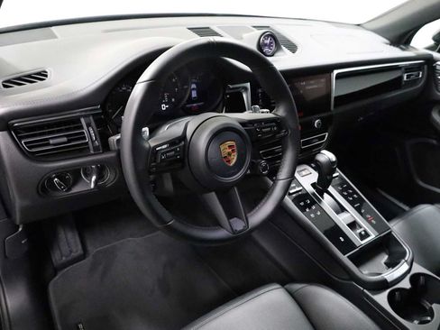 Certified 2026 Porsche Macan AWD/4WD image 4