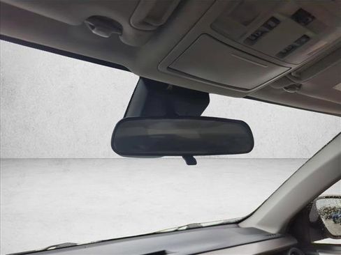 Used 2018 Toyota RAV4 XLE FWD image 11