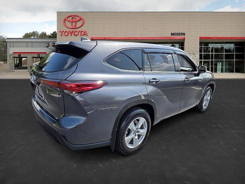 Used 2020 Toyota Highlander LE image 5