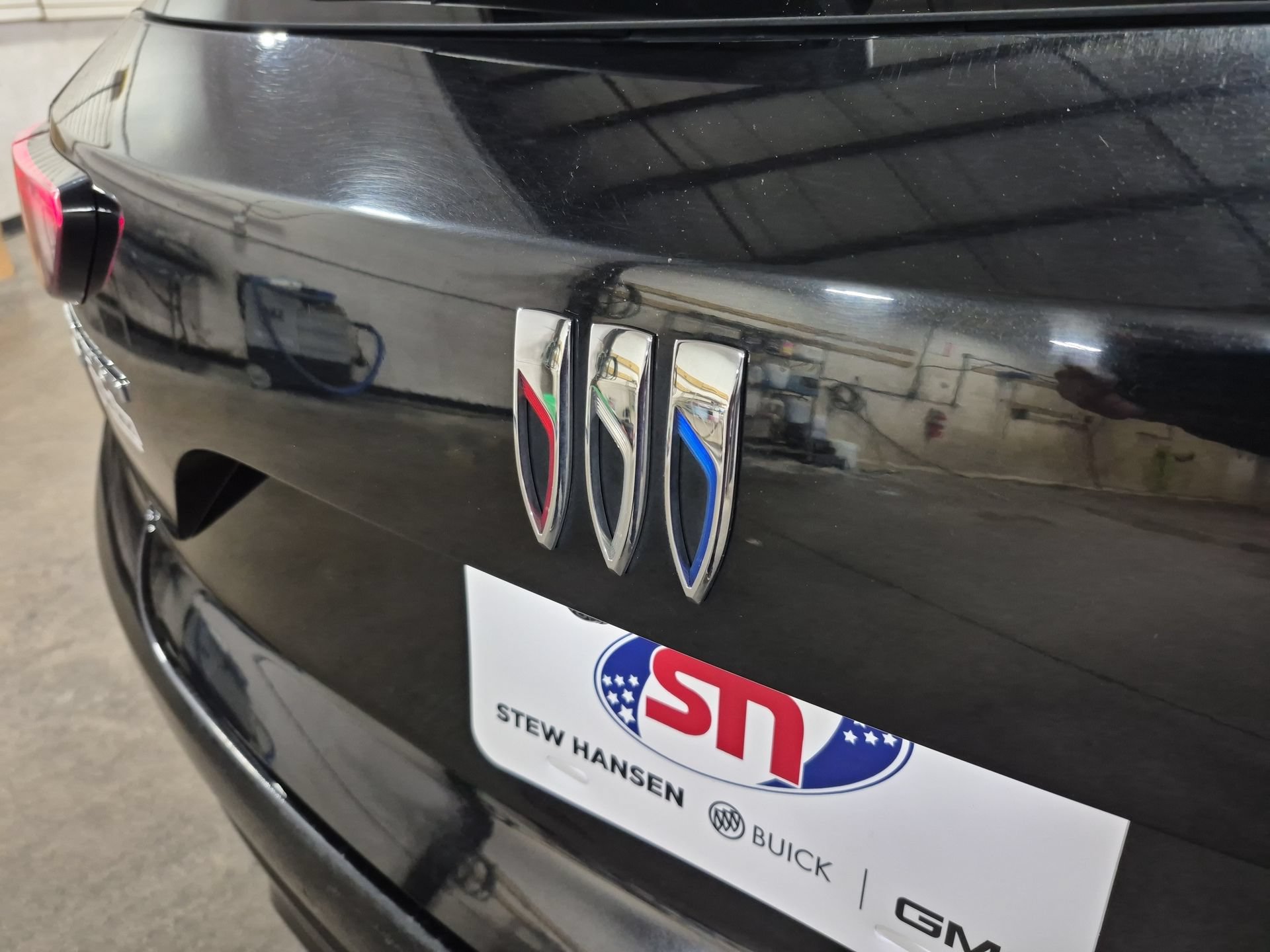 Used 2024 Buick Envision Avenir AWD/4WD image 32