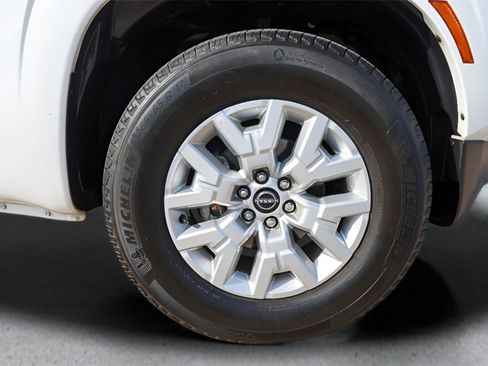 Used 2023 Nissan Frontier SV image 24
