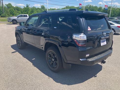 Used 2024 Toyota 4Runner SR5 RWD image 5
