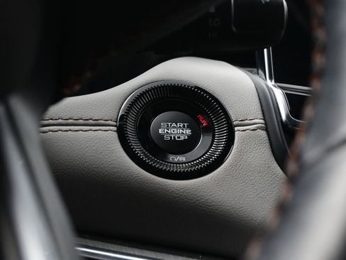 Used 2022 Jeep Compass Limited w/ Sun and Sound Group image 23