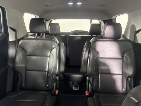 Used 2021 Chevrolet Traverse LT w/ LT Premium Package image 30