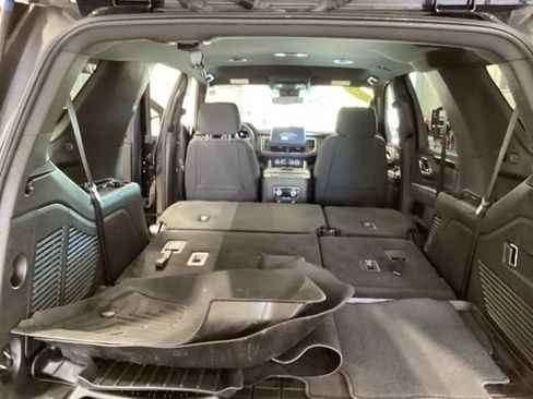 Used 2023 GMC Yukon SLE w/ Gmc Pro Safety Plus Package AWD/4WD image 16