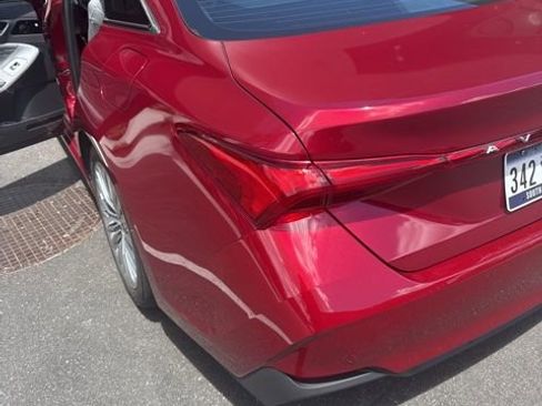 Used 2021 Toyota Avalon Limited w/ Advanced Safety Package FWD image 3