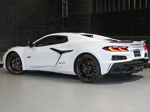Used 2023 Chevrolet Corvette Z06 RWD image 14
