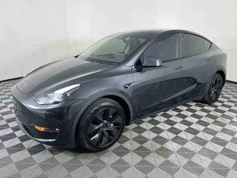 Used 2025 Tesla Model Y Long Range AWD/4WD image 8
