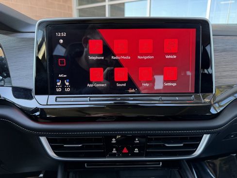 Used 2024 Volkswagen Atlas SEL Premium R-Line image 18