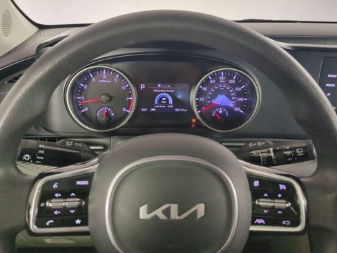 Used 2024 Kia Carnival LX image 31
