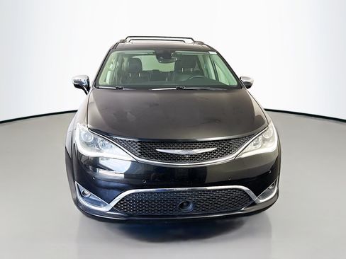 Used 2017 Chrysler Pacifica Limited w/ UConnect Theater Package FWD image 2