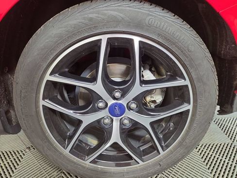 Used 2017 Ford Focus SEL w/ Cold Weather Package FWD image 12