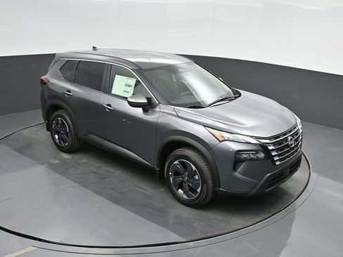 Used 2025 Nissan Rogue SV FWD image 34