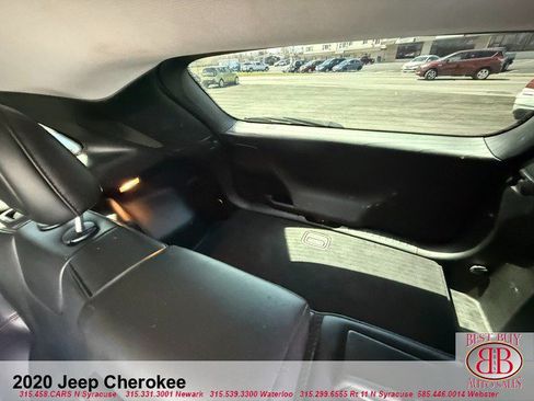 Used 2020 Jeep Cherokee Trailhawk w/ Cold Weather Group AWD/4WD image 10