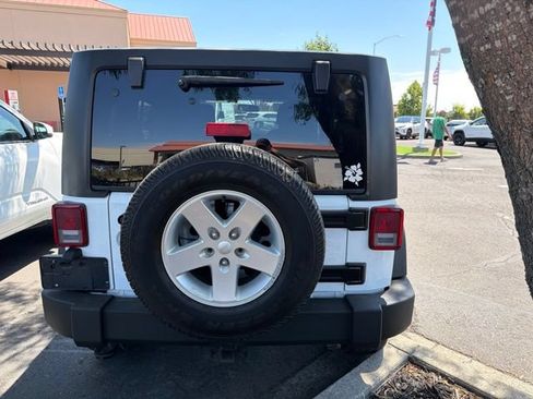 Used 2015 Jeep Wrangler Unlimited Sport w/ Quick Order Package 24S AWD/4WD image 9