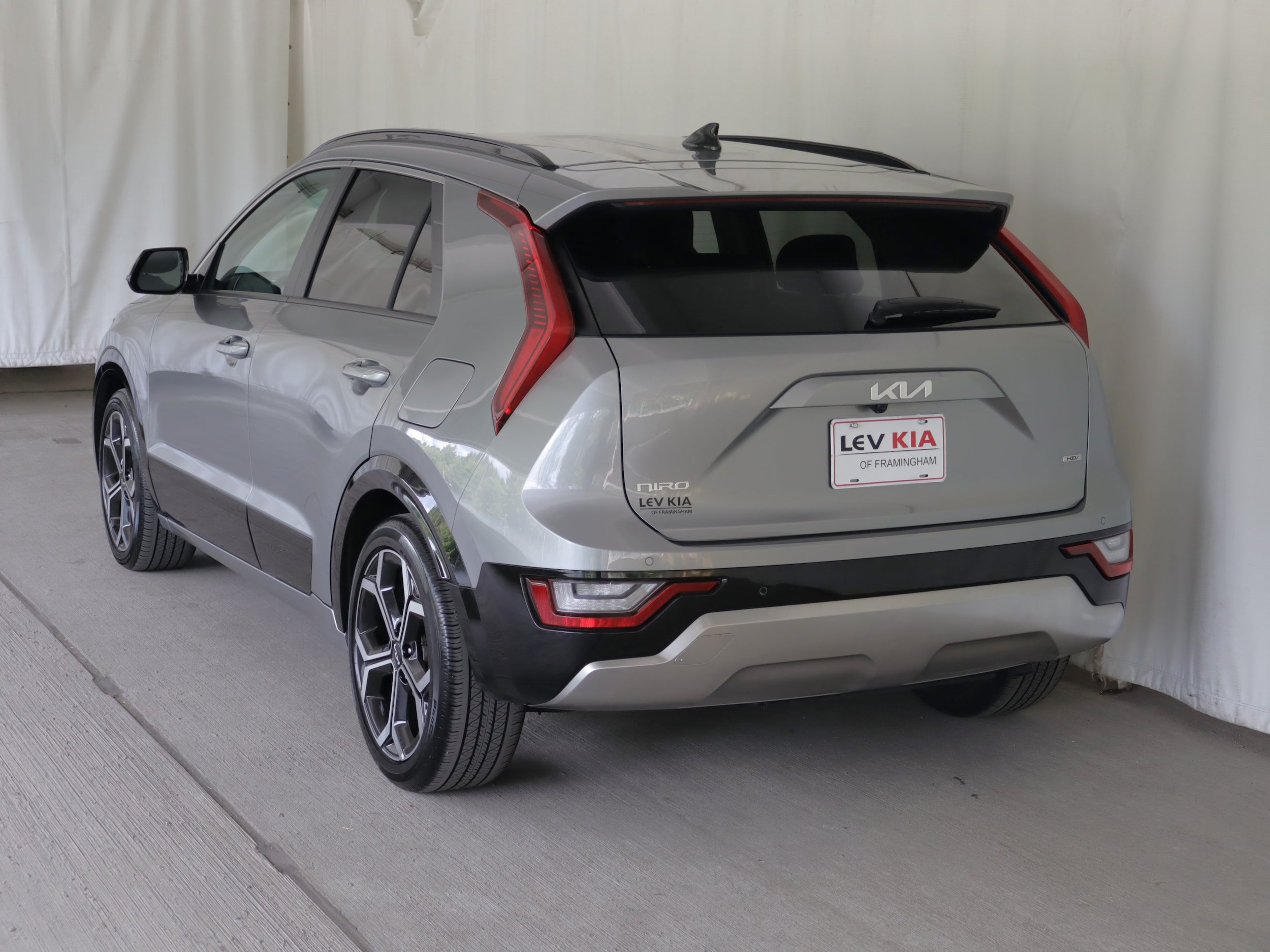 Used 2023 Kia Niro SX Touring FWD image 25