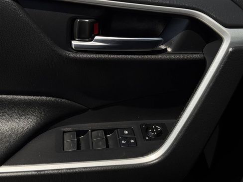 Used 2022 Toyota RAV4 XLE w/ Convenience Package image 24