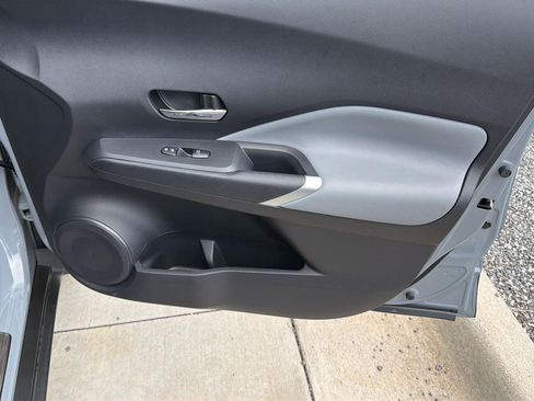 Used 2024 Nissan Kicks SR w/ SR Premium Package FWD image 32