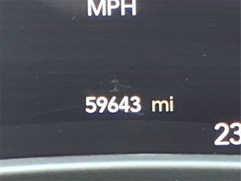 Used 2024 Chrysler Pacifica Touring-L image 24