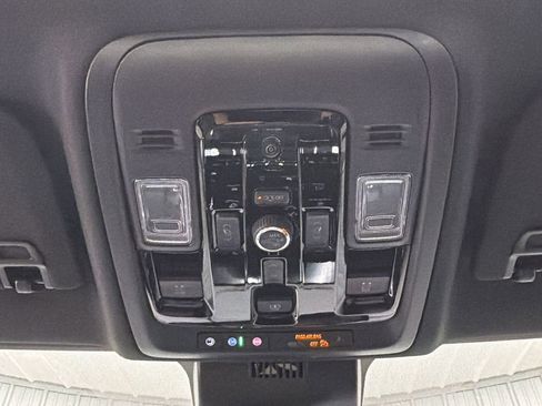 Used 2026 GMC Yukon Denali w/ Sun & Power Step Package image 33