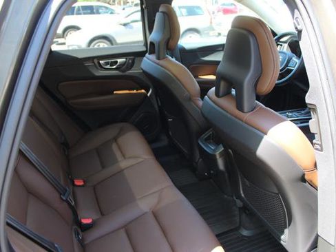 Used 2018 Volvo XC60 T5 Momentum w/ Vision Package AWD/4WD image 34