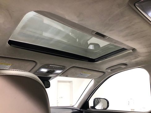 Used 2022 Kia Telluride SX w/ SX Prestige Package image 19