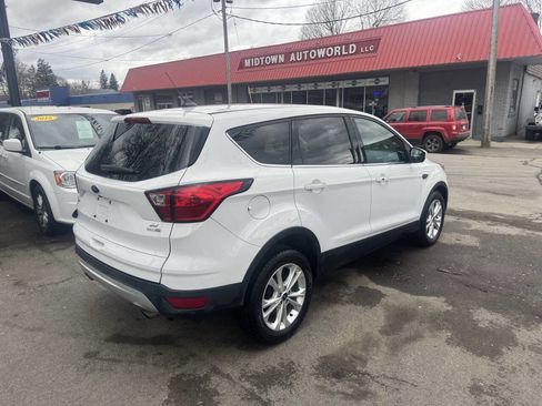 Used 2019 Ford Escape SE image 5