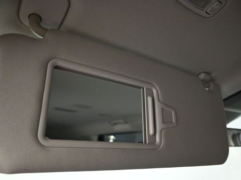 Used 2024 Kia Carnival LX image 27