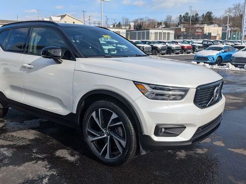 Used 2021 Volvo XC40 T5 R-Design image 5