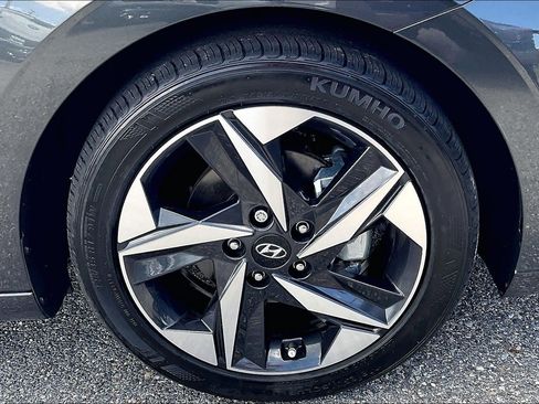 Used 2023 Hyundai Elantra Limited FWD image 9