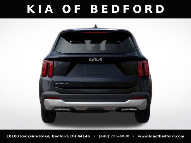 Used 2025 Kia Sorento LX FWD image 6